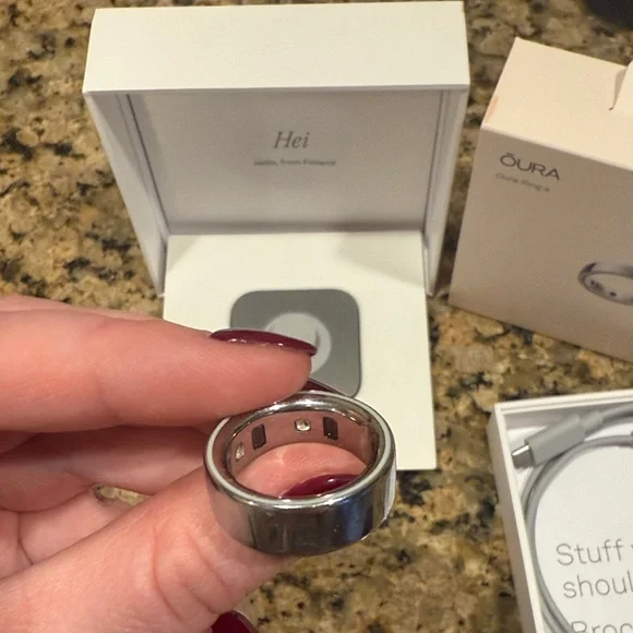 Oura Ring in Elegant Silver